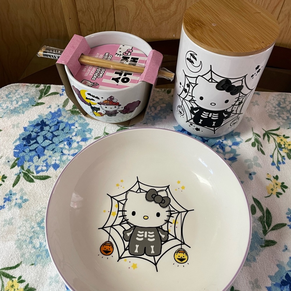 Hello Kitty Halloween Bowl and Cup Set - White and Black